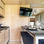 펜션 A Tiny House With A Garden And A Hot Tube