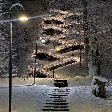 Сasa de vacaciones A Tiny House With A Garden And A Hot Tube
