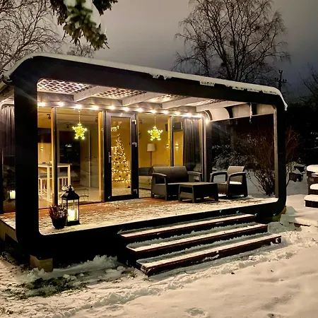 Дом отдыха A Tiny House With A Garden And A Hot Tube