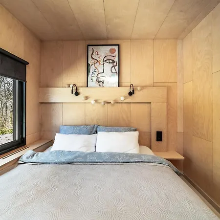 Сasa de vacaciones A Tiny House With A Garden And A Hot Tube Pringi