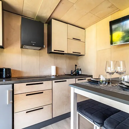 A Tiny House With A Garden And A Hot Tube Дом отдыха *