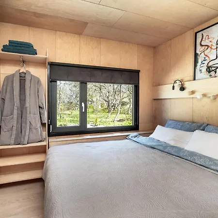 A Tiny House With A Garden And A Hot Tube *