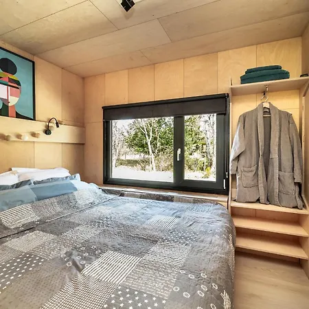 Дом отдыха A Tiny House With A Garden And A Hot Tube