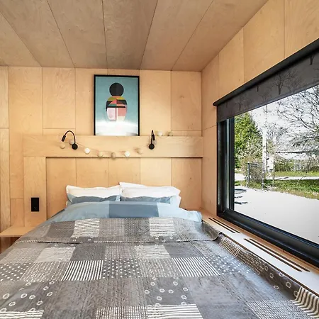 A Tiny House With A Garden And A Hot Tube *