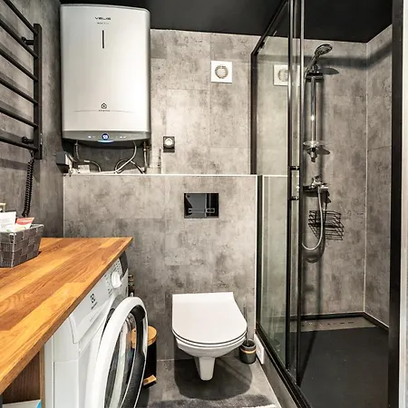 A Tiny House With A Garden And A Hot Tube Pringi