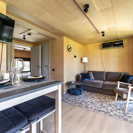 A Tiny House With A Garden And A Hot Tube *