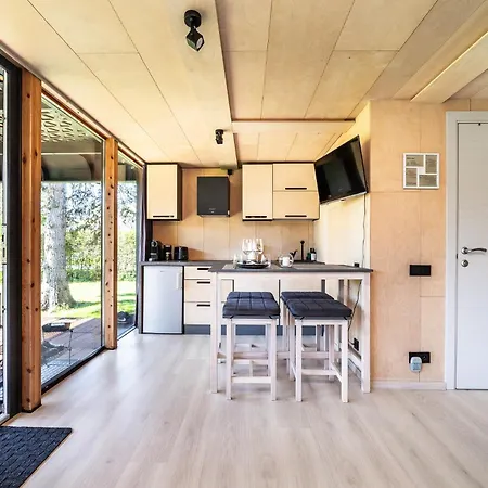 Nyaraló A Tiny House With A Garden And A Hot Tube Pringi