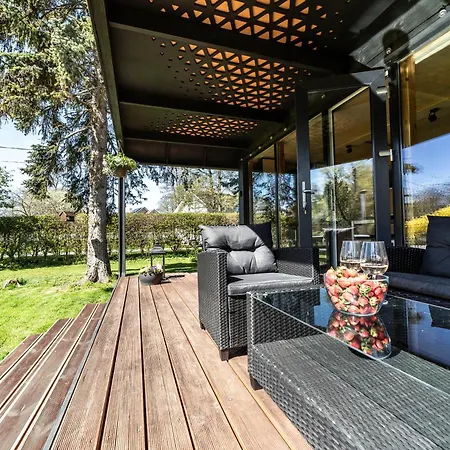 A Tiny House With A Garden And A Hot Tube * Pringi