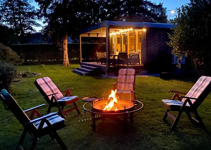 A Tiny House With A Garden And A Hot Tube Pringi