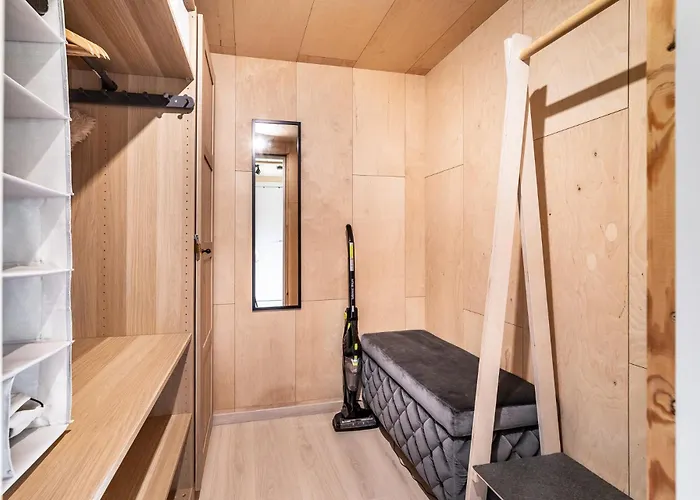 A Tiny House With A Garden And A Hot Tube Pringi