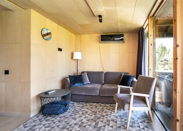 A Tiny House With A Garden And A Hot Tube Pringi