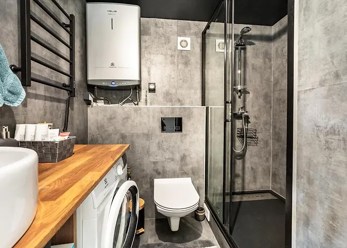 A Tiny House With A Garden And A Hot Tube Pringi