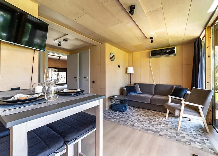 A Tiny House With A Garden And A Hot Tube *