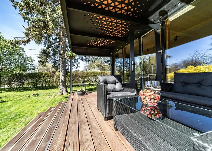 A Tiny House With A Garden And A Hot Tube * Pringi